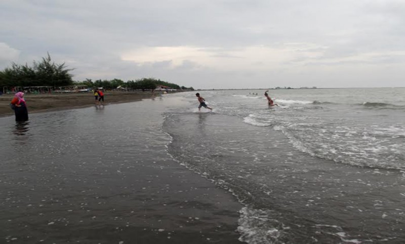 Pantai Ngebum kendal Jateng klo gg cafe di pantai indah kemangi